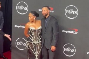 获人道主义奖！库里夫妇、唐斯和未婚妻出席ESPN年度颁奖典礼